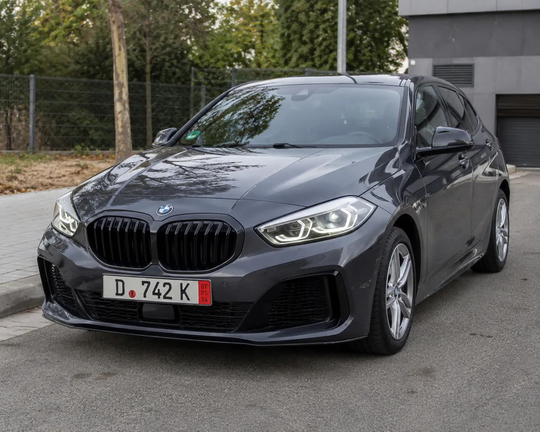 Coche alemán con matrícula roja de traslado recién importado a España